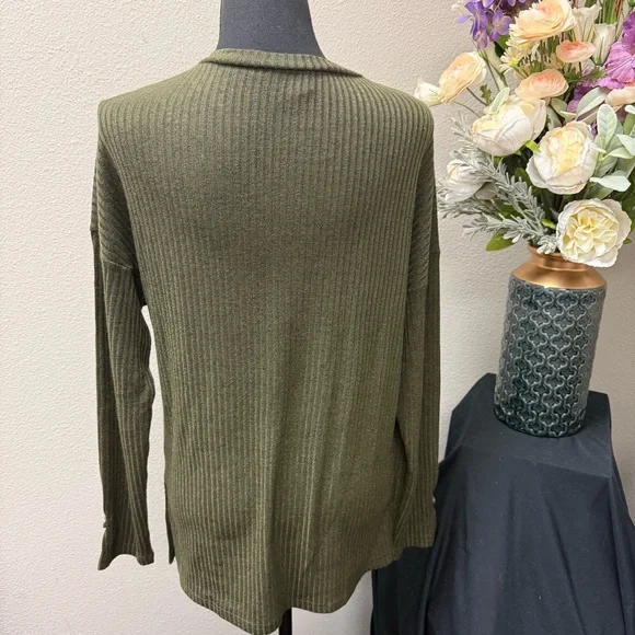 Timber Brooke Olive Ribbed Long Sleeve Henley Top Women’s S Fall Casual - Picture 3 of 7